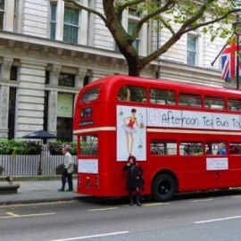 伦敦移动下午茶 搭着巴士边喝茶边