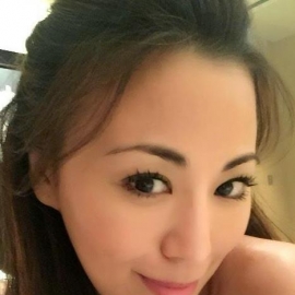 香港艳星陈雅伦洗澡前自拍 修图遭网友抓包