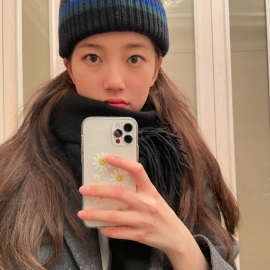 Jennie的厌世脸也打不过眼周的疲倦