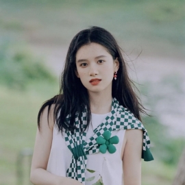 刘涛撞脸韩素希，也可能是衣服穿对了！