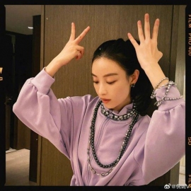 倪妮连放30张自拍，是珍珠大户没错了！