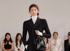 这个秋天的时尚单品，居然是脚上“皱巴巴”的靴子？